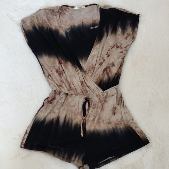 FINAL SALE 🆕🌿TIE DYE KNIT ROMPER🌿 - Picture 7 of 7